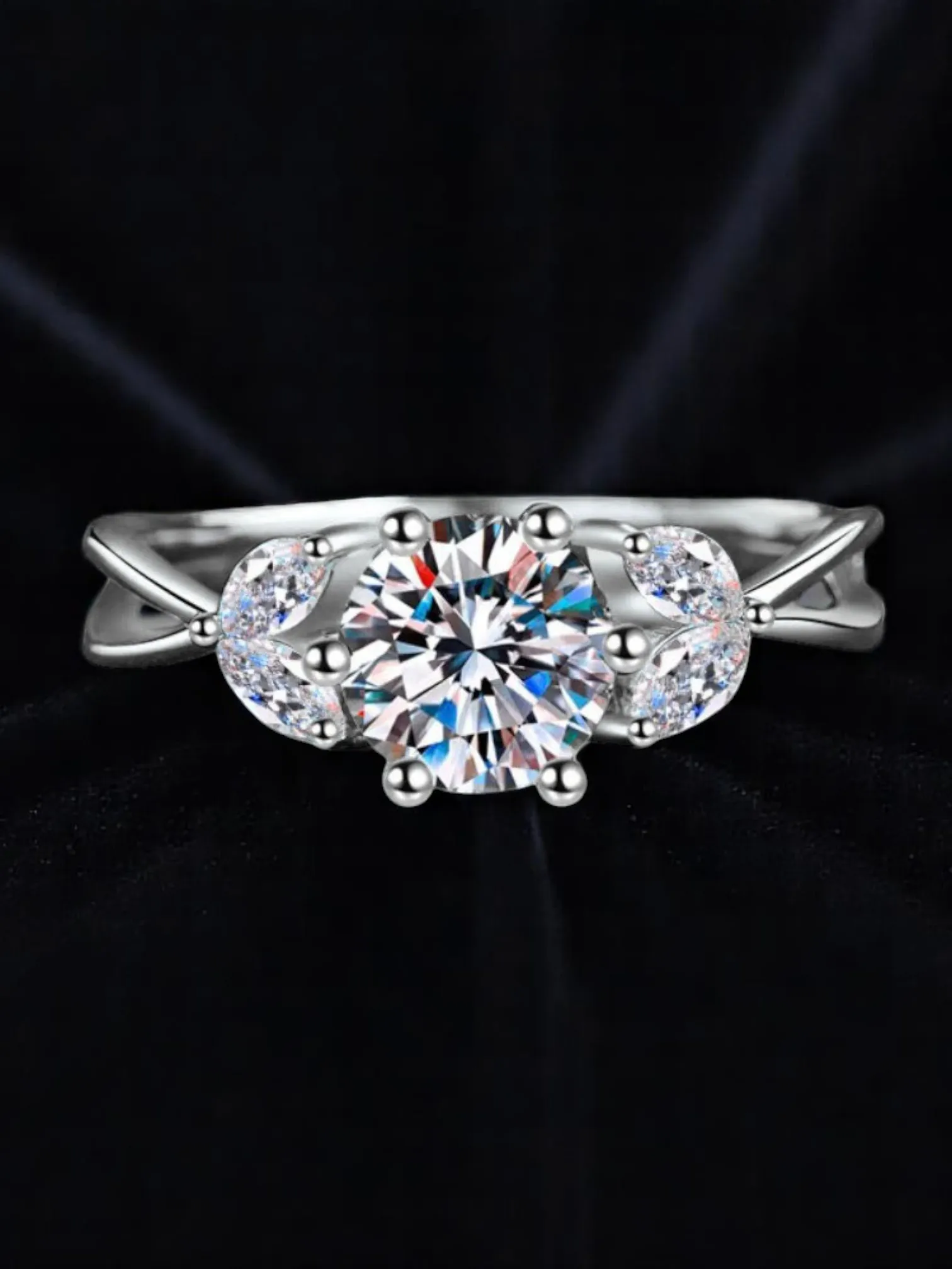925 sterling silver moissanite ring VVS1 D-color women's fashion 1 carat temperament fine jewelry with GRA certificate
925 sterling silver moissanite ring VVS1 D-color women's fashion 1 carat temperament fine jewelry with GRA certificate