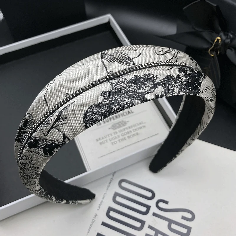 Hair clip, women's new style temperament, diamond studded high skull headband, pressed hair, wash face headband, headband
Hair clip, women's new style temperament, diamond studded high skull headband, pressed hair, wash face headband, headband