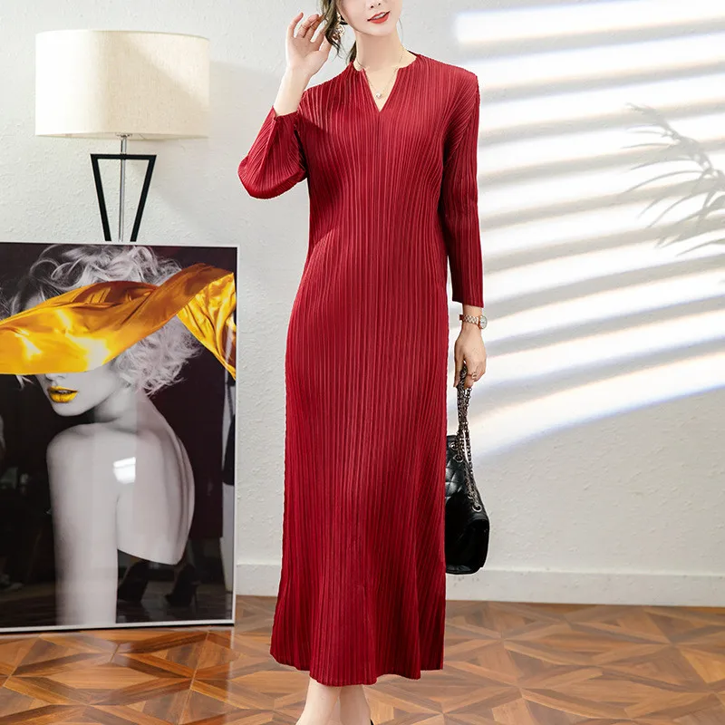 Miyake Pleated Dresses for Women 2023 Spring and Summer New Fashion V-neck Solid Color High Waist Long Back Slit Dress Women
Miyake Pleated Dresses for Women 2023 Spring and Summer New Fashion V-neck Solid Color High Waist Long Back Slit Dress Women