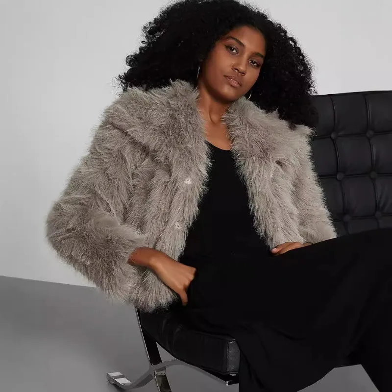 Короткая меховая куртка Пушистая свободная серая однотонная плюшевая куртка с большими лацканами Искусственная лиса Теплая толстая стильная женская роскошная куртка из искусственного меха Повседневная
Короткая меховая куртка Пушистая свободная серая однотонная плюшевая куртка с большими лацканами Искусственная лиса Теплая толстая стильная женская роскошная куртка из искусственного меха Повседневная