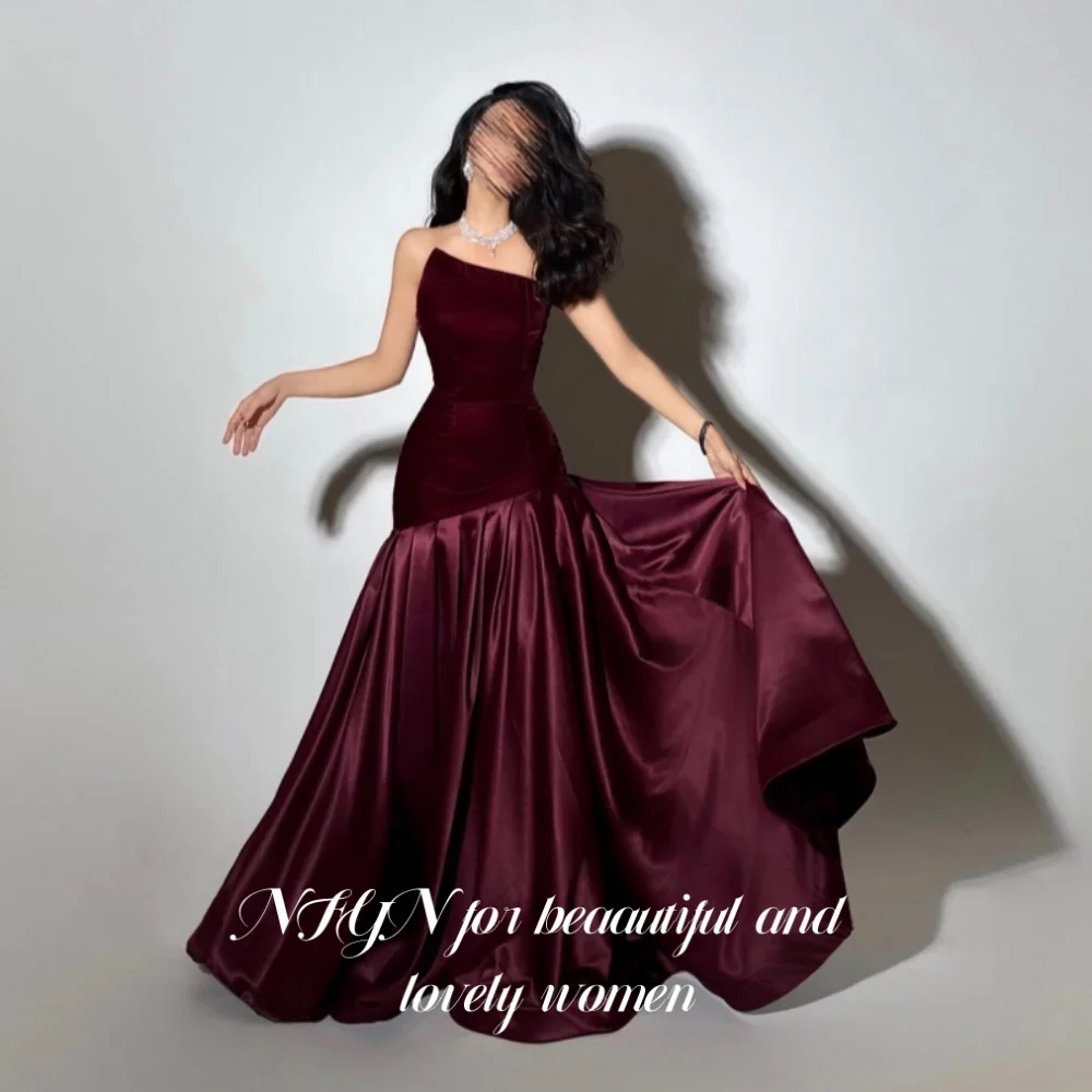 NFYN Burgundy Elegant Prom Dresses Strapless Sleeveless Evening Gown Satin Pleating Floor-Length Ball Gown حزب فساتين Customized
NFYN Burgundy Elegant Prom Dresses Strapless Sleeveless Evening Gown Satin Pleating Floor-Length Ball Gown حزب فساتين Customized