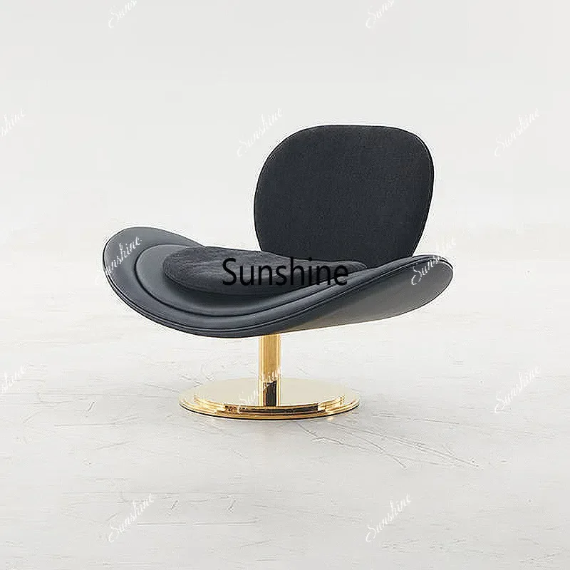 Modern light luxury simple special-shaped leisure chair high-end petal back chair
Modern light luxury simple special-shaped leisure chair high-end petal back chair