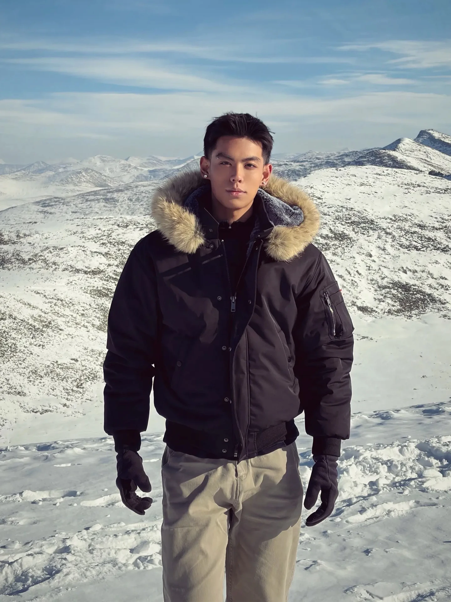 Thiened Winter Jaet Hooded Cotton Padded Coat Detachable Hat ex Cold Resistant Outerwear for Men And Women
Thiened Winter Jaet Hooded Cotton Padded Coat Detachable Hat ex Cold Resistant Outerwear for Men And Women