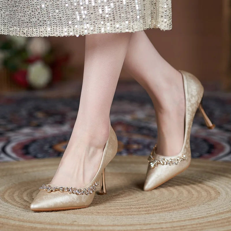 Small Size 30-44 Women's Satin Pointed Toe Stiletto Heels 5/7/8.5cm Rhinestone Decor Plus Size Bridal Wedding Shoes (Beige)
Small Size 30-44 Women's Satin Pointed Toe Stiletto Heels 5/7/8.5cm Rhinestone Decor Plus Size Bridal Wedding Shoes (Beige)