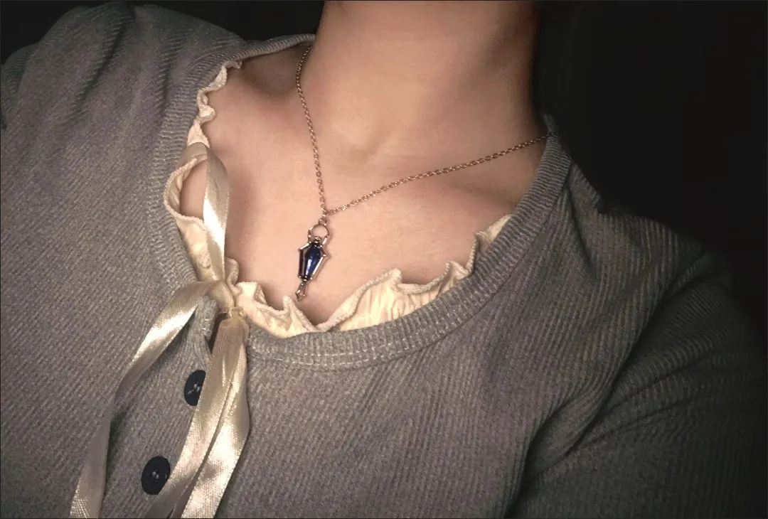 Philins lantern necklace, cosplay pendant, lantern holder pendant, Nodekale non fading Philins cosplay props and accessories
Philins lantern necklace, cosplay pendant, lantern holder pendant, Nodekale non fading Philins cosplay props and accessories