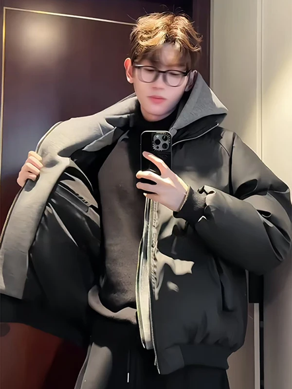 Black PU Leather Short Cotton Jacket Men's Winter Thickened American Style Hooded Fake Two-Piece Warm Fashion Urban Cotton Coat
Black PU Leather Short Cotton Jacket Men's Winter Thickened American Style Hooded Fake Two-Piece Warm Fashion Urban Cotton Coat