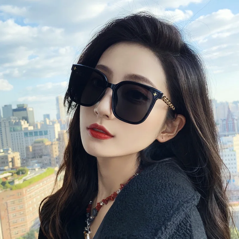 Sunglasses women's summer sunscreen sunshade advanced sense metal chain large frame driving men's sunglasses
Sunglasses women's summer sunscreen sunshade advanced sense metal chain large frame driving men's sunglasses