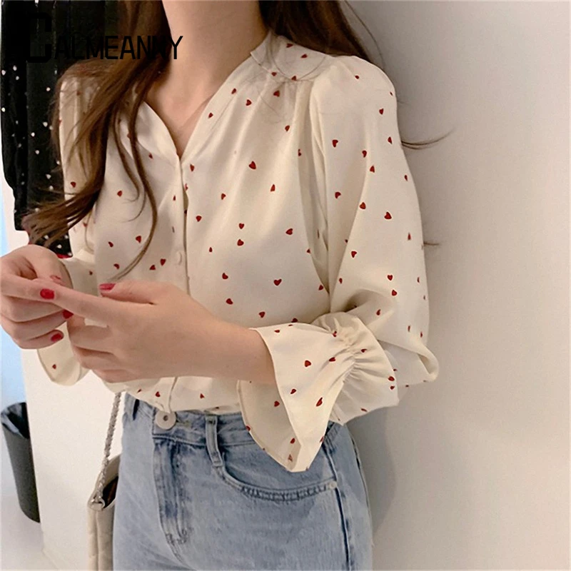 2025 Autumn Women Blouse Fashion Versatile New Sexy V-neck Love Print Shirt Sweet Long Sleeve Casual Loose Petal Sleeve Tops
2025 Autumn Women Blouse Fashion Versatile New Sexy V-neck Love Print Shirt Sweet Long Sleeve Casual Loose Petal Sleeve Tops