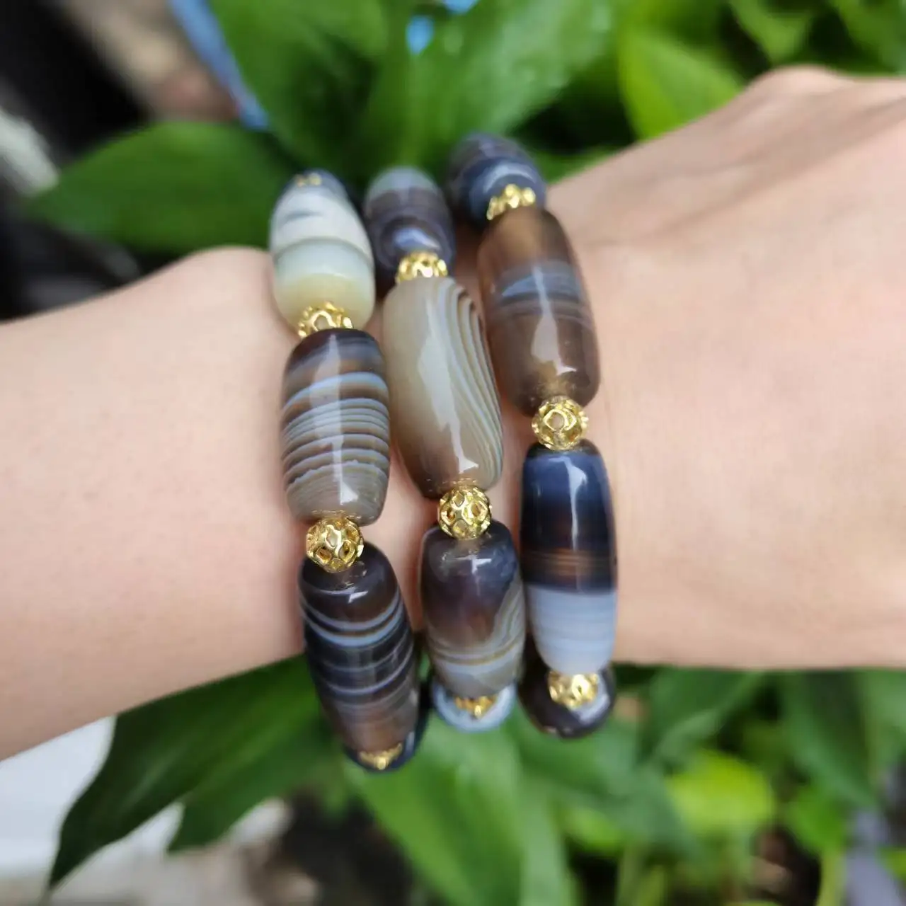 1pcs/lot Natural Mysterious Blue Qin Rare Silk Striped Agate Bracelet luster mellow precious accessories gem jewelry amulet taki
1pcs/lot Natural Mysterious Blue Qin Rare Silk Striped Agate Bracelet luster mellow precious accessories gem jewelry amulet taki
