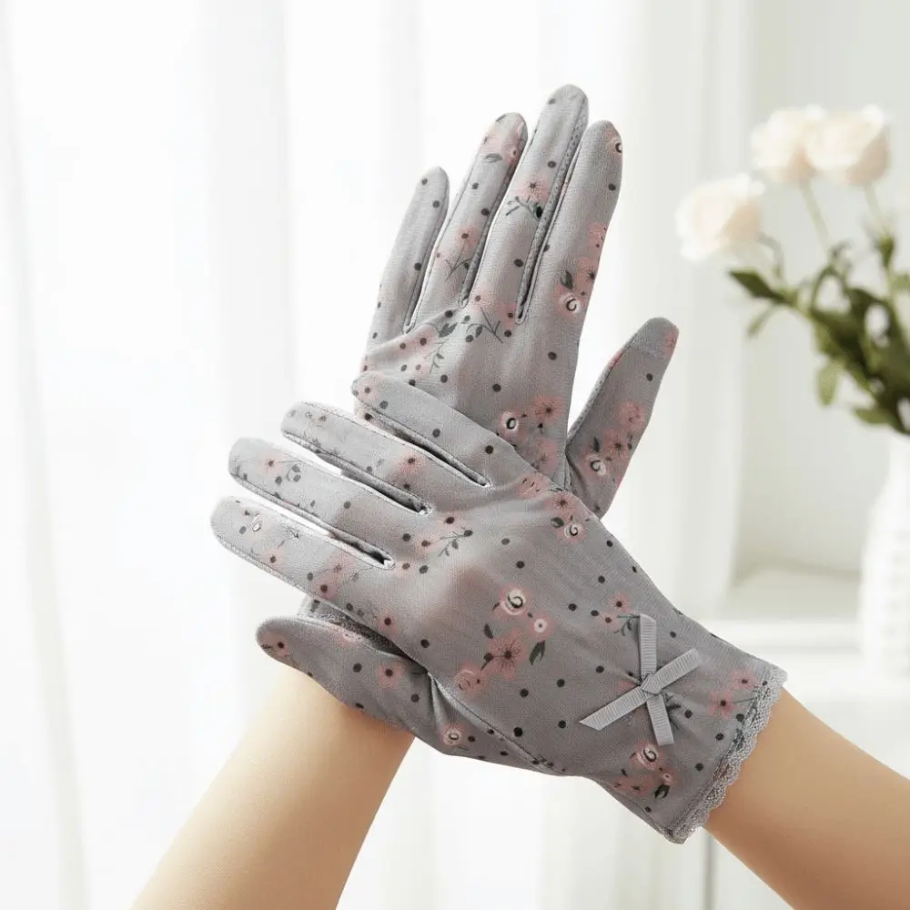 1 Pair Breathable Sunscreen Gloves Quick Dry Silicone Anti Slip Lace Mesh Gloves Thin Floral Printed Summer Driving Mittens
1 Pair Breathable Sunscreen Gloves Quick Dry Silicone Anti Slip Lace Mesh Gloves Thin Floral Printed Summer Driving Mittens