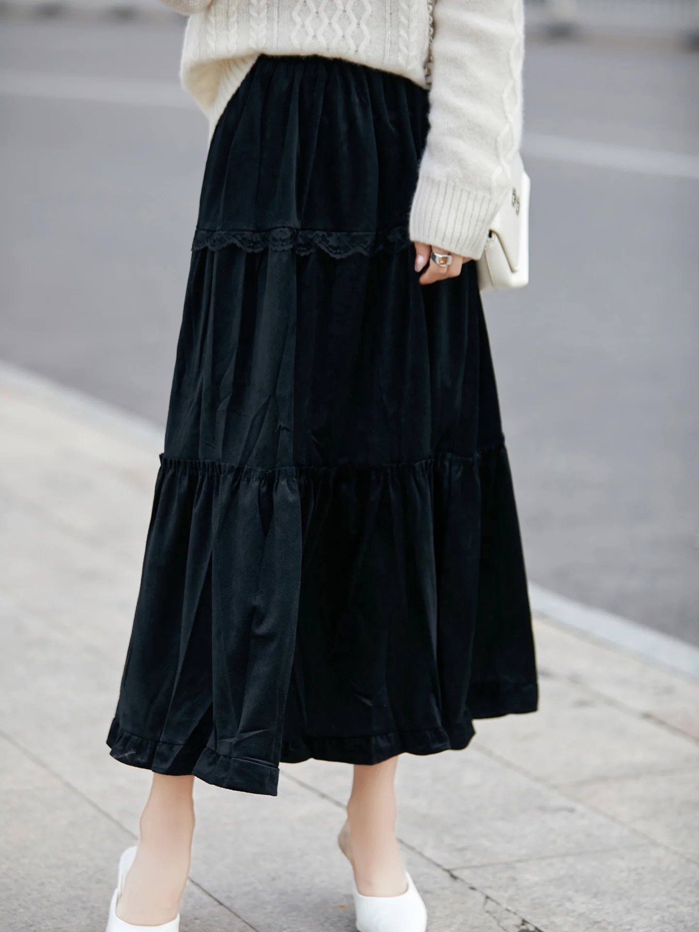 Женская юбка, повседневная и модная, гладкая, длиной до колена, А-силуэта.
Женская юбка, повседневная и модная, гладкая, длиной до колена, А-силуэта.