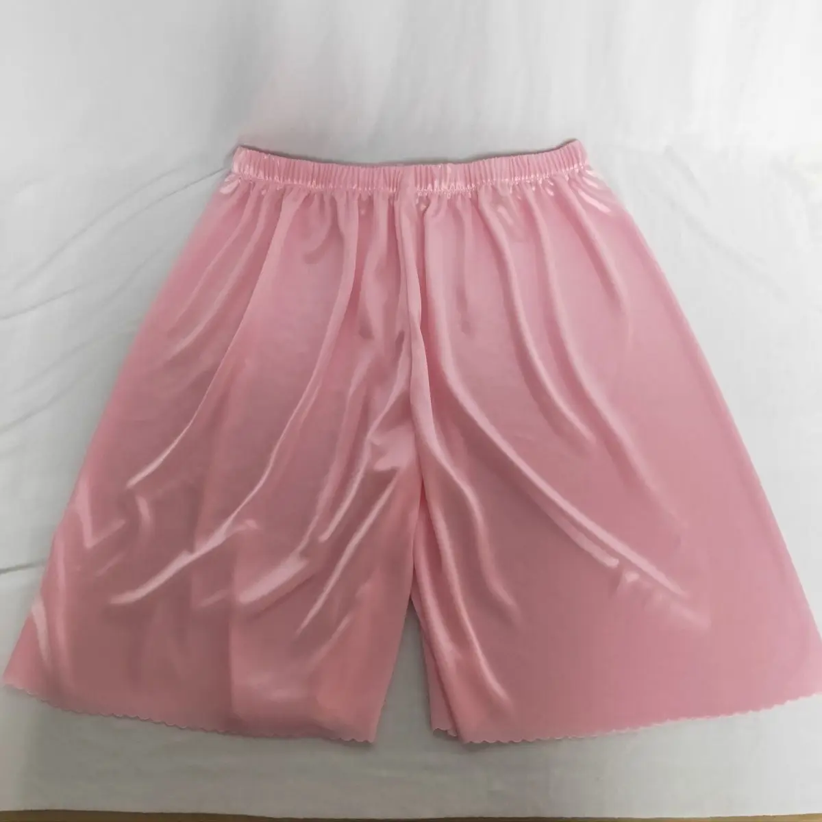 Length50-53cm Summer Satin Glossy Women Satin Shorts Plus Size Casual Sleeping Shorts Bottoms
Length50-53cm Summer Satin Glossy Women Satin Shorts Plus Size Casual Sleeping Shorts Bottoms