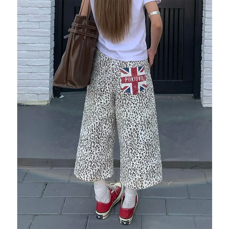 Women's Leopard-Print Patchwork Pocket Denim Capri Pants Vintage Straight-Leg Denim Shorts Loose Street Style Mid-Length Shorts
Women's Leopard-Print Patchwork Pocket Denim Capri Pants Vintage Straight-Leg Denim Shorts Loose Street Style Mid-Length Shorts