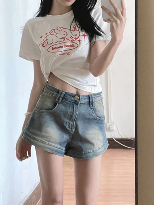 Женские джинсовые шорты больших размеров с высокой талией, утягивающие, летние, 2026, А-силуэт, с запахом, прикрывающие бедра, повседневные, модные шорты
Женские джинсовые шорты больших размеров с высокой талией, утягивающие, летние, 2026, А-силуэт, с запахом, прикрывающие бедра, повседневные, модные шорты