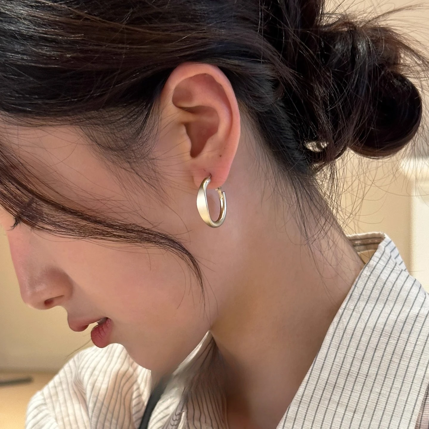 SHXI Women's Anti-allergic Earrings Woman 925 Silver Jewelry Bags Rhinestones Hoop
SHXI Women's Anti-allergic Earrings Woman 925 Silver Jewelry Bags Rhinestones Hoop