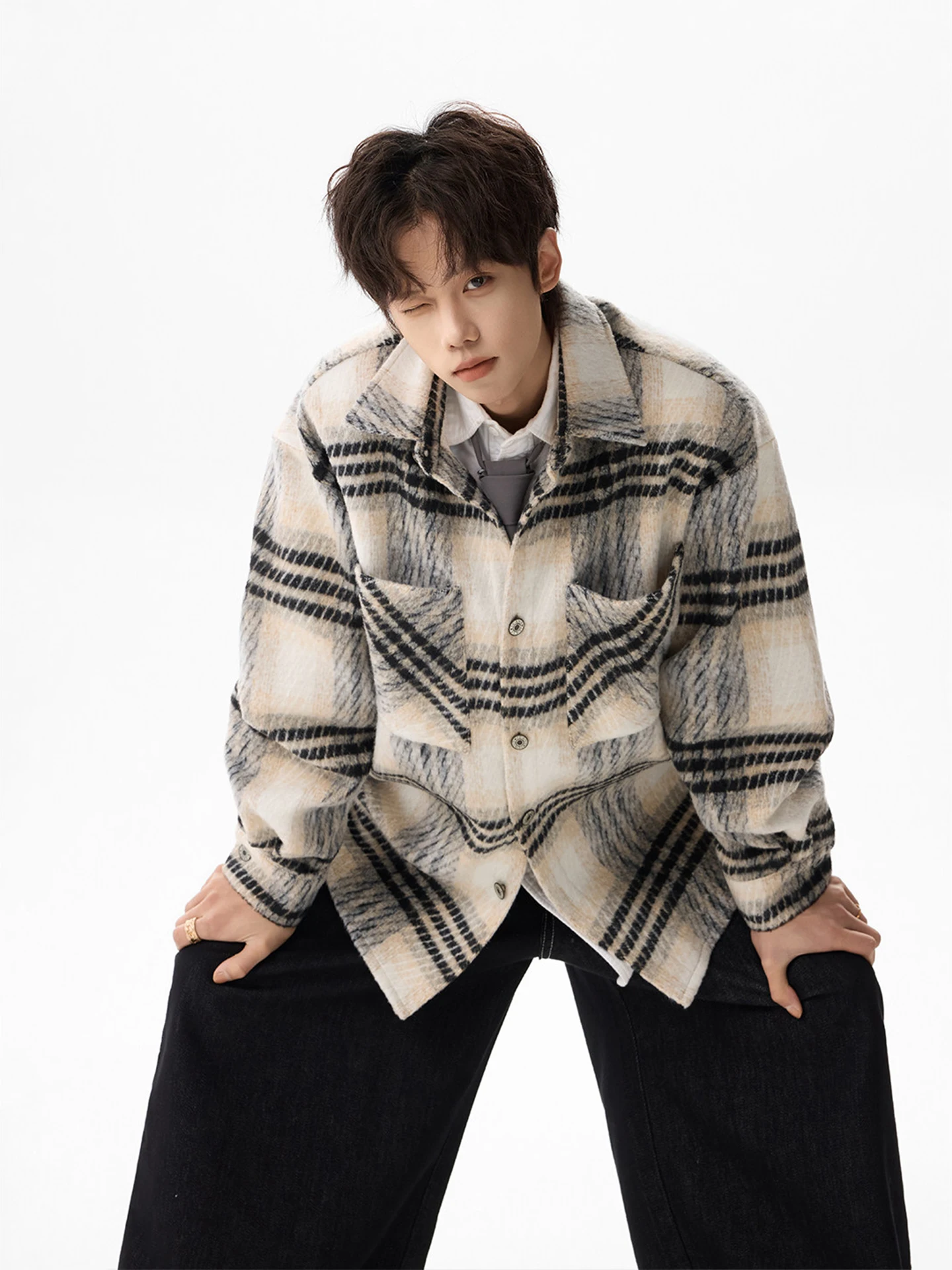 Korean Sle Men's Winter Woolen Coat Loose Plaid Collar Jaet Retro Versatile Loose Top Casual Long Sve Button up irt
Korean Sle Men's Winter Woolen Coat Loose Plaid Collar Jaet Retro Versatile Loose Top Casual Long Sve Button up irt