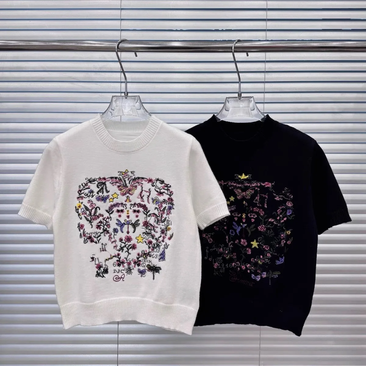 2025 Spring Summer Embroidery Knit Sweaters Soft Pullover Women's Clothing Vintage Short Sleeve O-neck Knitwear Y2k Top Jumpers
2025 Spring Summer Embroidery Knit Sweaters Soft Pullover Women's Clothing Vintage Short Sleeve O-neck Knitwear Y2k Top Jumpers