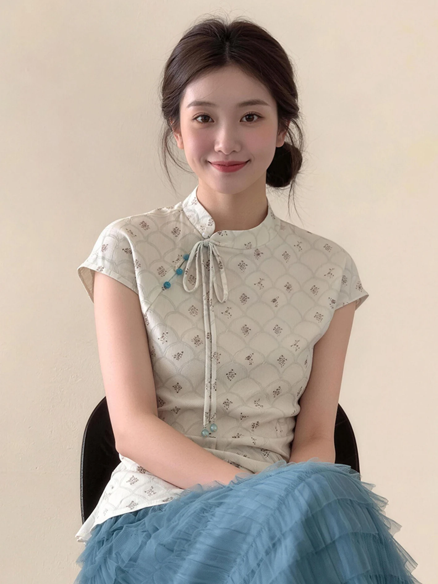 New Chinese Style Women's Short Sleeve T-Shirt Blue Green Embroidery Button Design Casual Fashion Top for Summer Spring
New Chinese Style Women's Short Sleeve T-Shirt Blue Green Embroidery Button Design Casual Fashion Top for Summer Spring