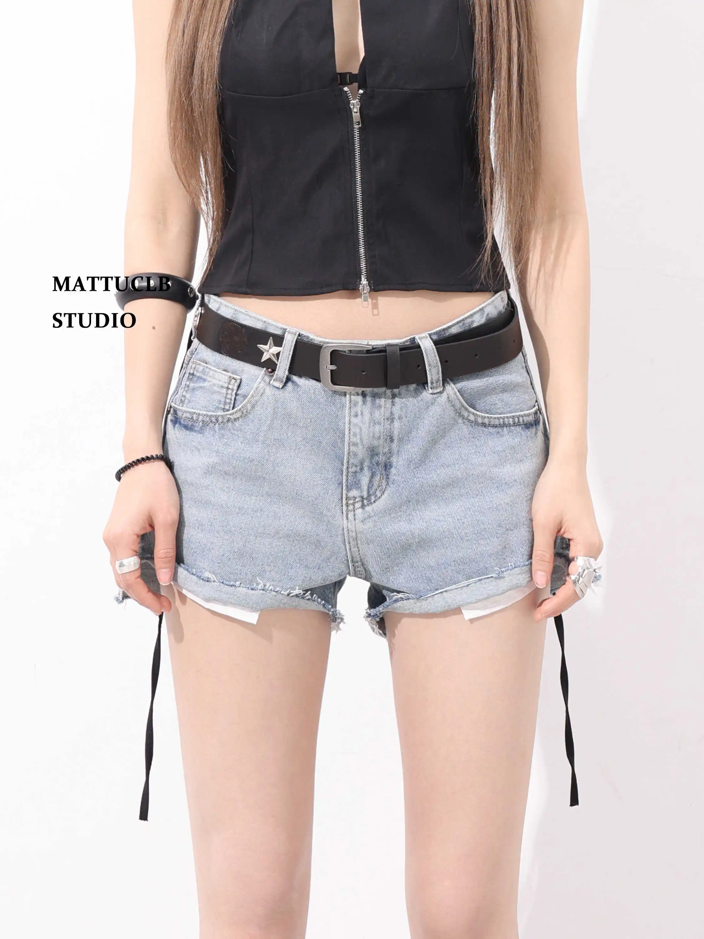 Summer Women American Retro Ripped Jean Shorts Kpop Y2K 2000s Harajuku Denim Hot Pants Tide Design Japanese High Street Grunge
Summer Women American Retro Ripped Jean Shorts Kpop Y2K 2000s Harajuku Denim Hot Pants Tide Design Japanese High Street Grunge