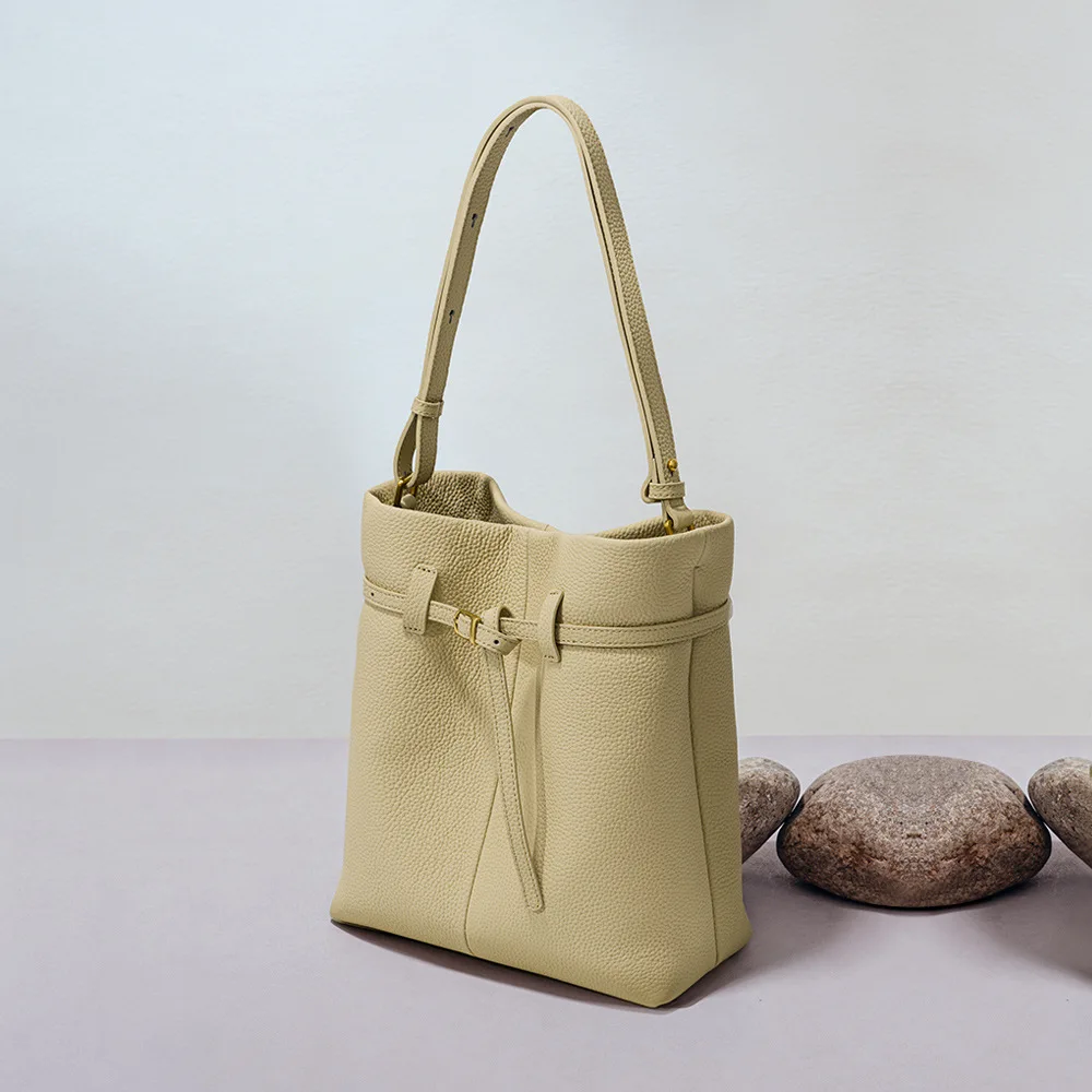 Single Shoulder Tote Bag Large Capacity Leather Women's Bag Commute Bag Women Work Layer Cowhide Purses And Handbags
Single Shoulder Tote Bag Large Capacity Leather Women's Bag Commute Bag Women Work Layer Cowhide Purses And Handbags