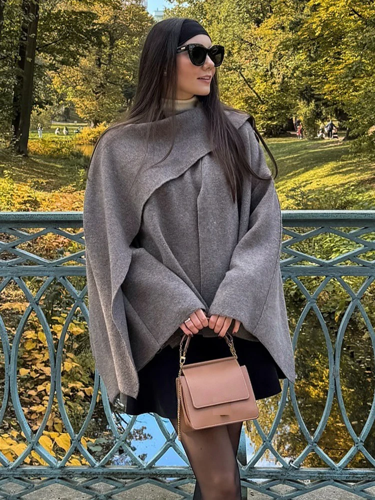TRAFZA Women's New Fashion Solid Cape Style Short Coat Female Chic Crew Neck Single Button Asymmetric 5-Color Long Sleeve Coat
TRAFZA Women's New Fashion Solid Cape Style Short Coat Female Chic Crew Neck Single Button Asymmetric 5-Color Long Sleeve Coat