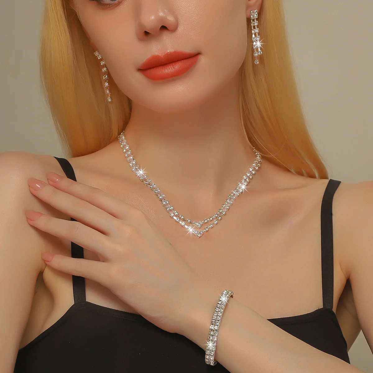 Simple Zirconia Double-Layer Water Drop Necklace, Earrings and Bracelet Set - Formal Accessories Set Wife's Gift
Simple Zirconia Double-Layer Water Drop Necklace, Earrings and Bracelet Set - Formal Accessories Set Wife's Gift
