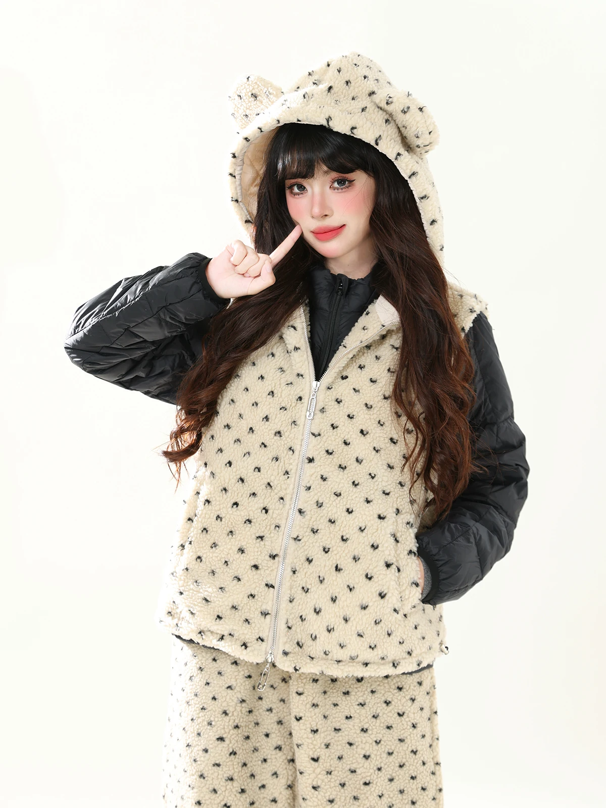 ENJOG Retro Bear Ear Hooded Cotton Jaet Women's Winter Heart Dot Overlap Loose Cotton Vest Thiened Polyester Zipper Closure
ENJOG Retro Bear Ear Hooded Cotton Jaet Women's Winter Heart Dot Overlap Loose Cotton Vest Thiened Polyester Zipper Closure