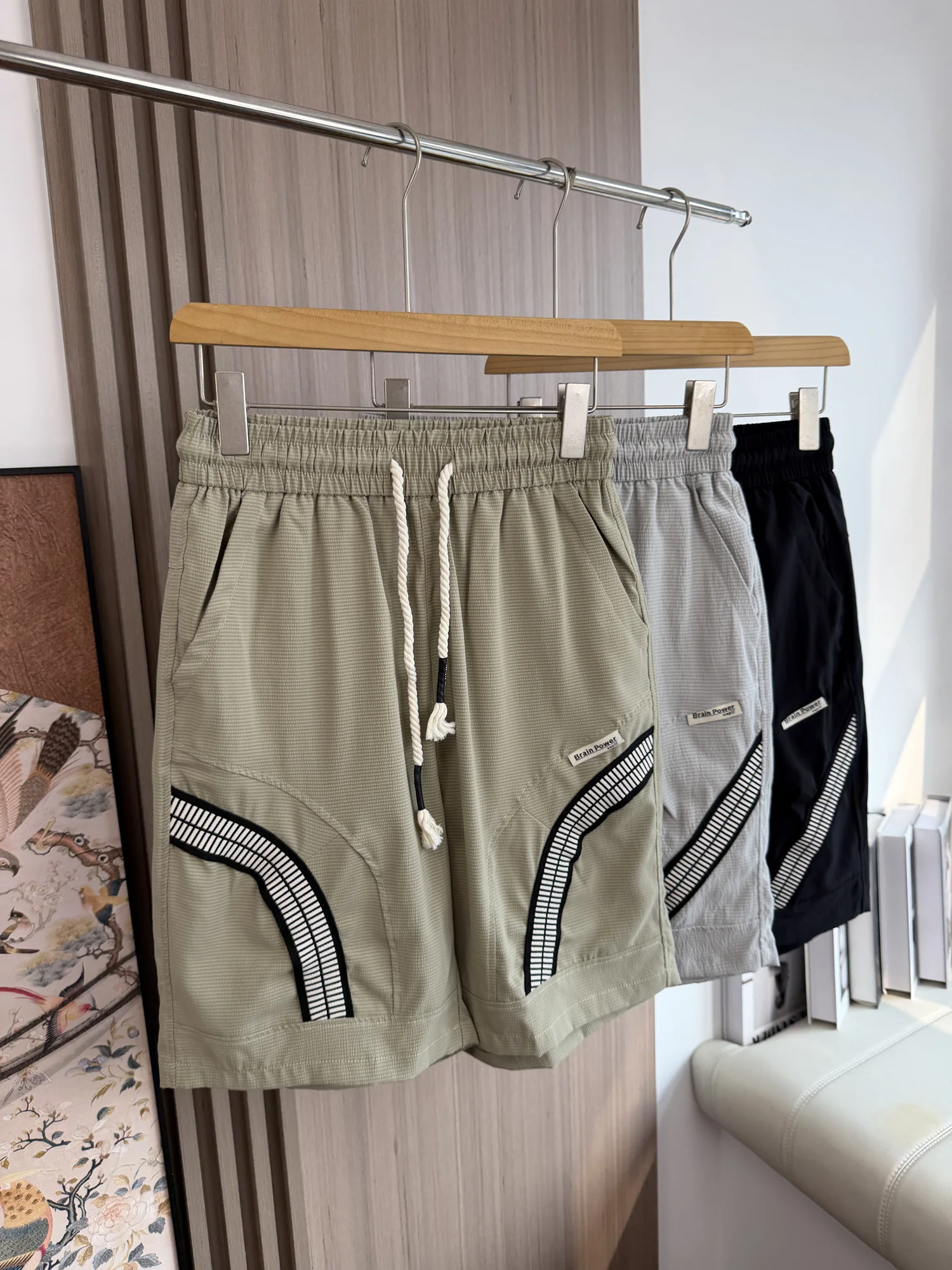 Color Block Design Comfortable Casual Sporty Men's Shorts Elastic Waist Loose Fit Youth Summer Fashion Straight Leg Knee-Length
Color Block Design Comfortable Casual Sporty Men's Shorts Elastic Waist Loose Fit Youth Summer Fashion Straight Leg Knee-Length