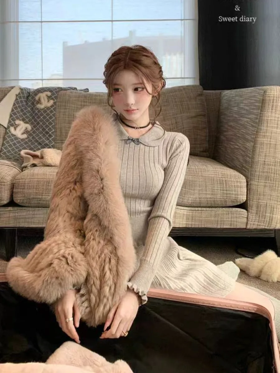 Autumn 2025 Women's Slim Fit Knitted Short Skirt Set High Waist Pleated Bow Tie Pan Collar Long Sleeve Warm Fashion
Autumn 2025 Women's Slim Fit Knitted Short Skirt Set High Waist Pleated Bow Tie Pan Collar Long Sleeve Warm Fashion