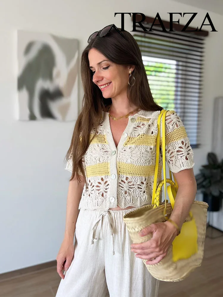TRAFZA Summer Female Fashion Lapel Jacquard Mesh Knitting Striped Cardigan Women Casual Half Sleeve Single-Breasted Sweater Tops
TRAFZA Summer Female Fashion Lapel Jacquard Mesh Knitting Striped Cardigan Women Casual Half Sleeve Single-Breasted Sweater Tops