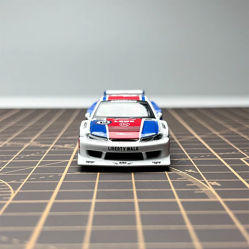 МИНИГТ 1/64 # 1022 S15 SILVIA GARASIDRIFT, имитация сплава, модель автомобиля, статическая коллекция, украшенные праздничные подарки, игрушки
МИНИГТ 1/64 # 1022 S15 SILVIA GARASIDRIFT, имитация сплава, модель автомобиля, статическая коллекция, украшенные праздничные подарки, игрушки