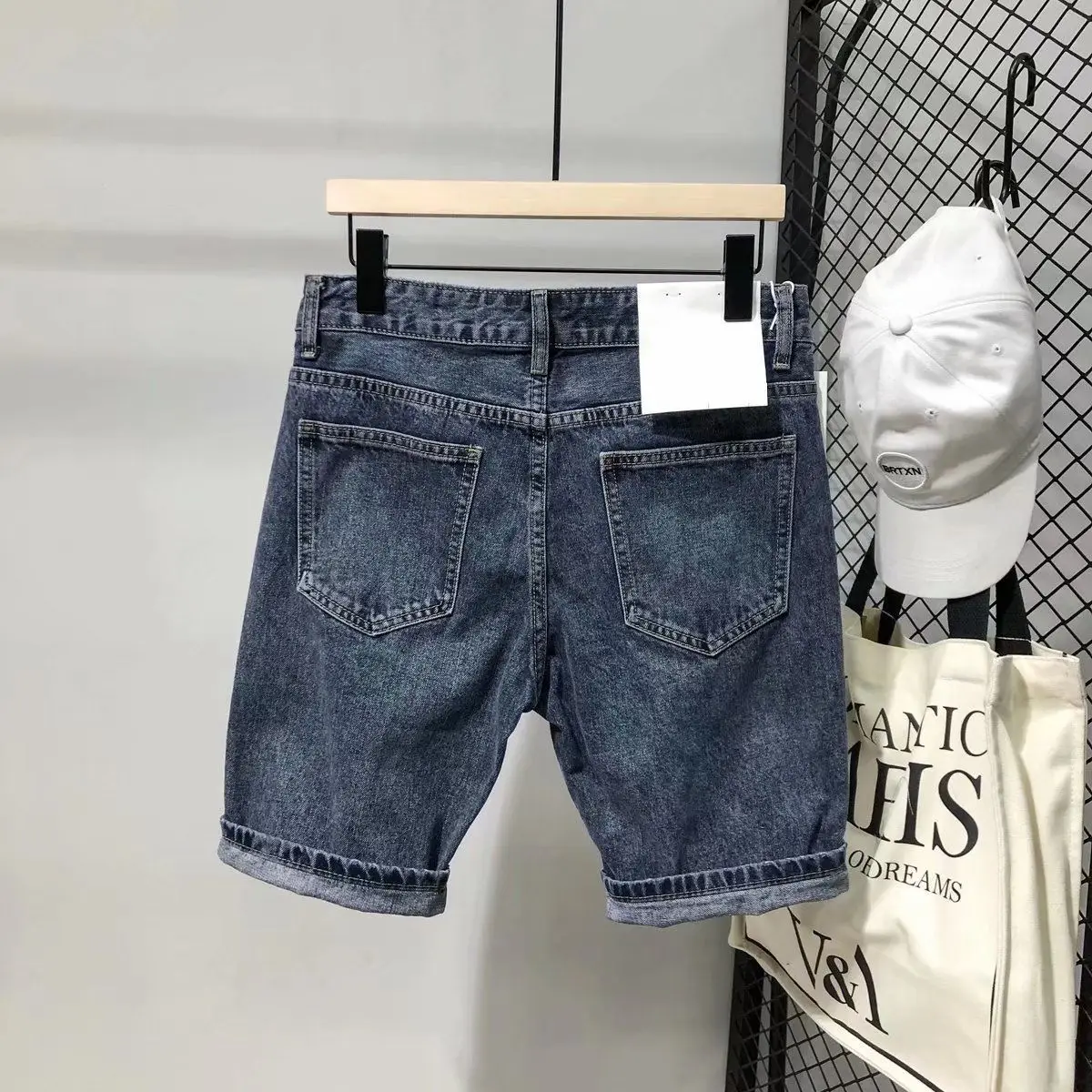American Summer Casual New Retro Slim Fit Solid Color Denim Shorts Blue Men's Straight Non-elastic Five Points Male Denim Shorts
American Summer Casual New Retro Slim Fit Solid Color Denim Shorts Blue Men's Straight Non-elastic Five Points Male Denim Shorts