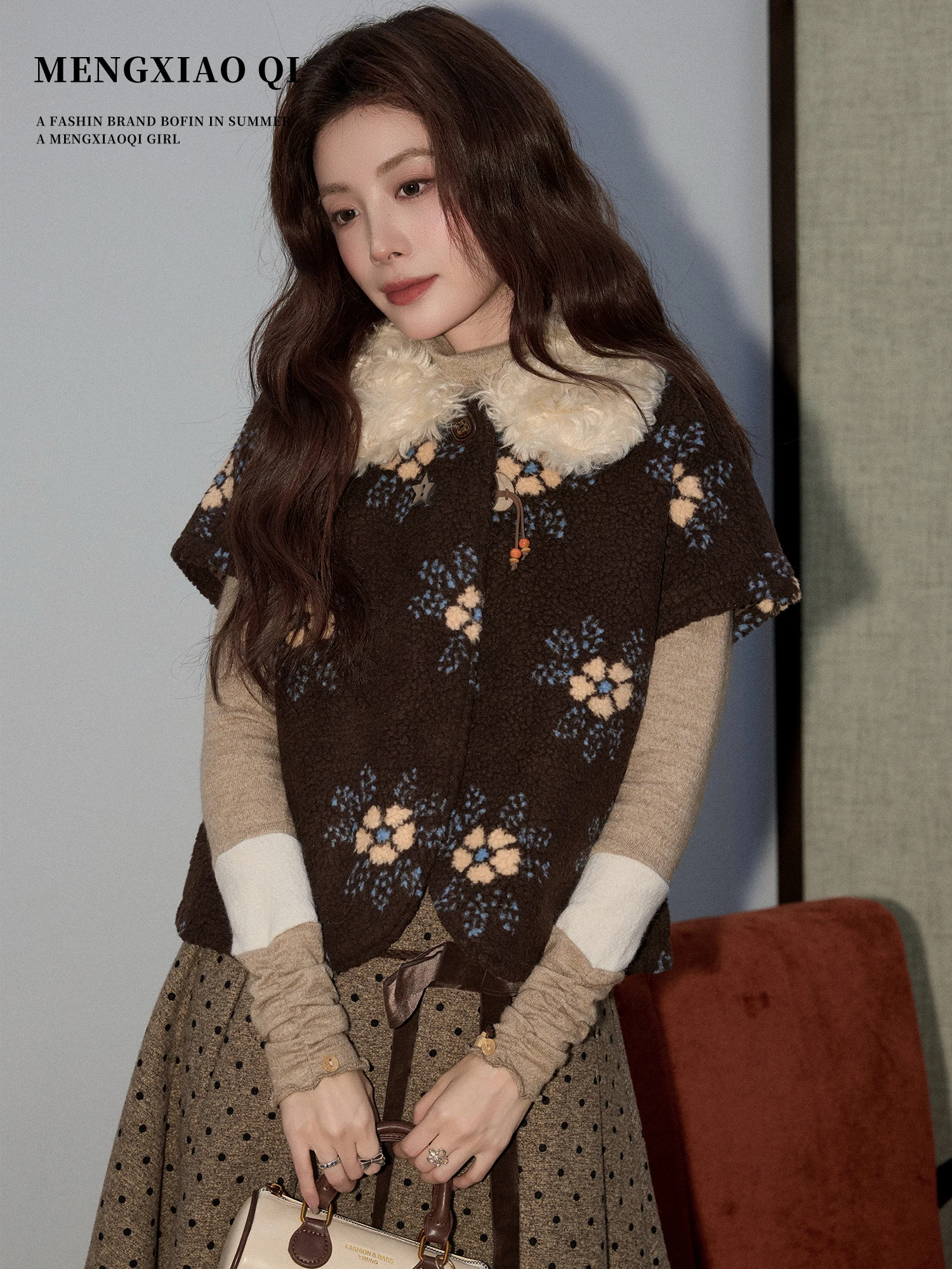 Винтажный вязаный жилет Meng Xiaoqi для женщин, весенний дизайн, с цветочной вышивкой, с рваным воротником, модная верхняя одежда
Винтажный вязаный жилет Meng Xiaoqi для женщин, весенний дизайн, с цветочной вышивкой, с рваным воротником, модная верхняя одежда