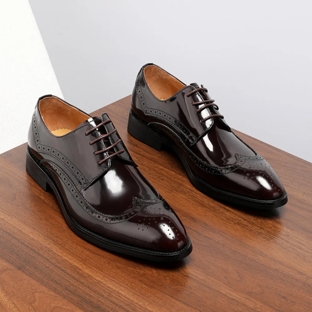 Genuine Leather Brogue Men Shoes British Style Carved Bright Surface Pointed Toe Formal Business Dress Shoes for Men
Genuine Leather Brogue Men Shoes British Style Carved Bright Surface Pointed Toe Formal Business Dress Shoes for Men