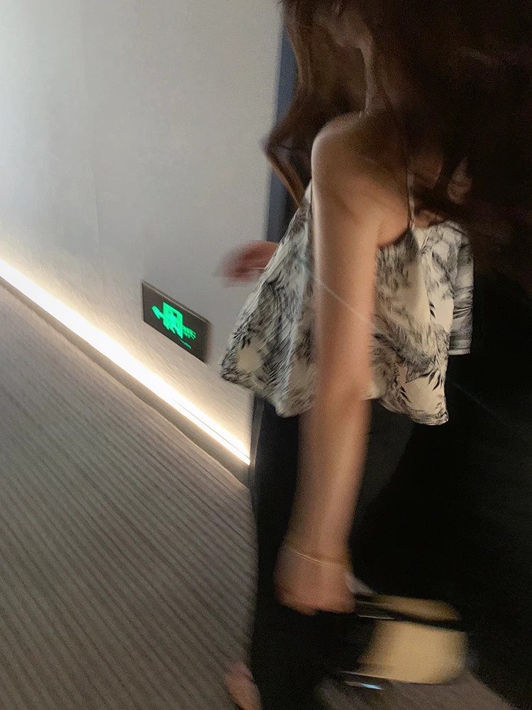 Bigyu Summer New Women's Svel Printed Chiffon Top with Lace Hem V-ne Loose Fit Korean Sle Faion Outerwear
Bigyu Summer New Women's Svel Printed Chiffon Top with Lace Hem V-ne Loose Fit Korean Sle Faion Outerwear