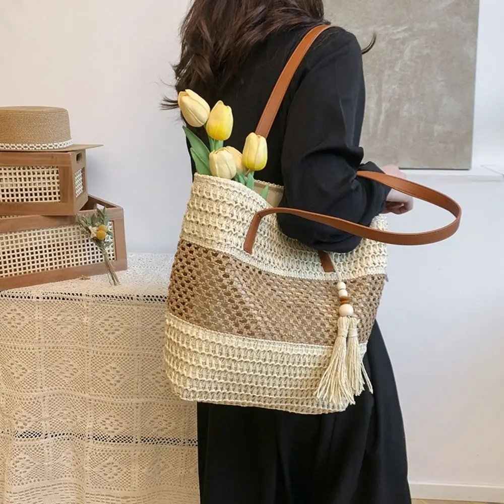 Simple Hollow Out Straw Shoulder Bag Bohemian Breathable Weave Tote Bag Portable with Tassel Summer Beach Bag Travel
Simple Hollow Out Straw Shoulder Bag Bohemian Breathable Weave Tote Bag Portable with Tassel Summer Beach Bag Travel