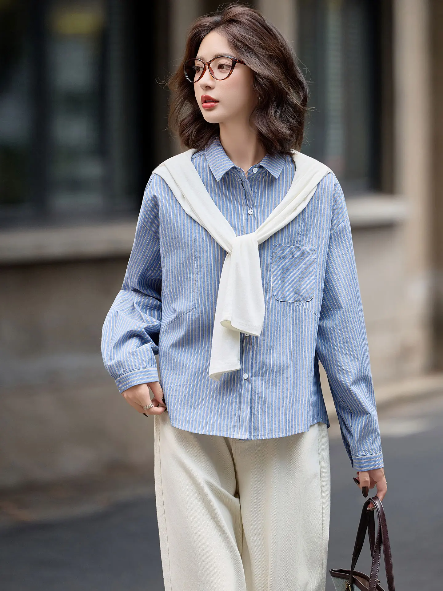 Синий полосатый свободный кардиган из хлопка для женщин, весенне-осенний повседневный, с открытыми рукавами, для носки как верхняя одежда
Синий полосатый свободный кардиган из хлопка для женщин, весенне-осенний повседневный, с открытыми рукавами, для носки как верхняя одежда