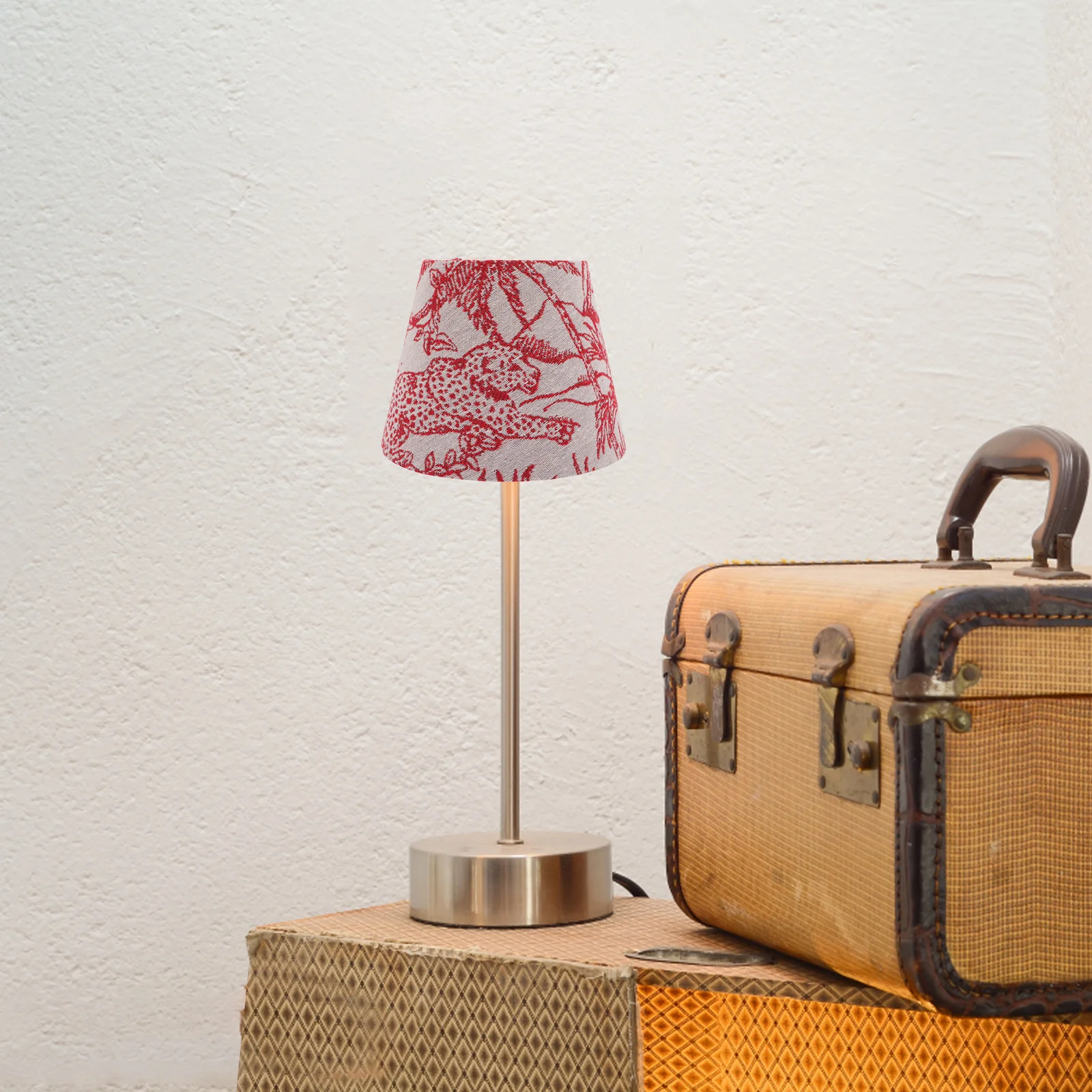 E27 E14 Embroidered Cloth Lampshade Beige Tropical Random Pattern Iron Cover for Desk Table Bedroom Living Room
E27 E14 Embroidered Cloth Lampshade Beige Tropical Random Pattern Iron Cover for Desk Table Bedroom Living Room