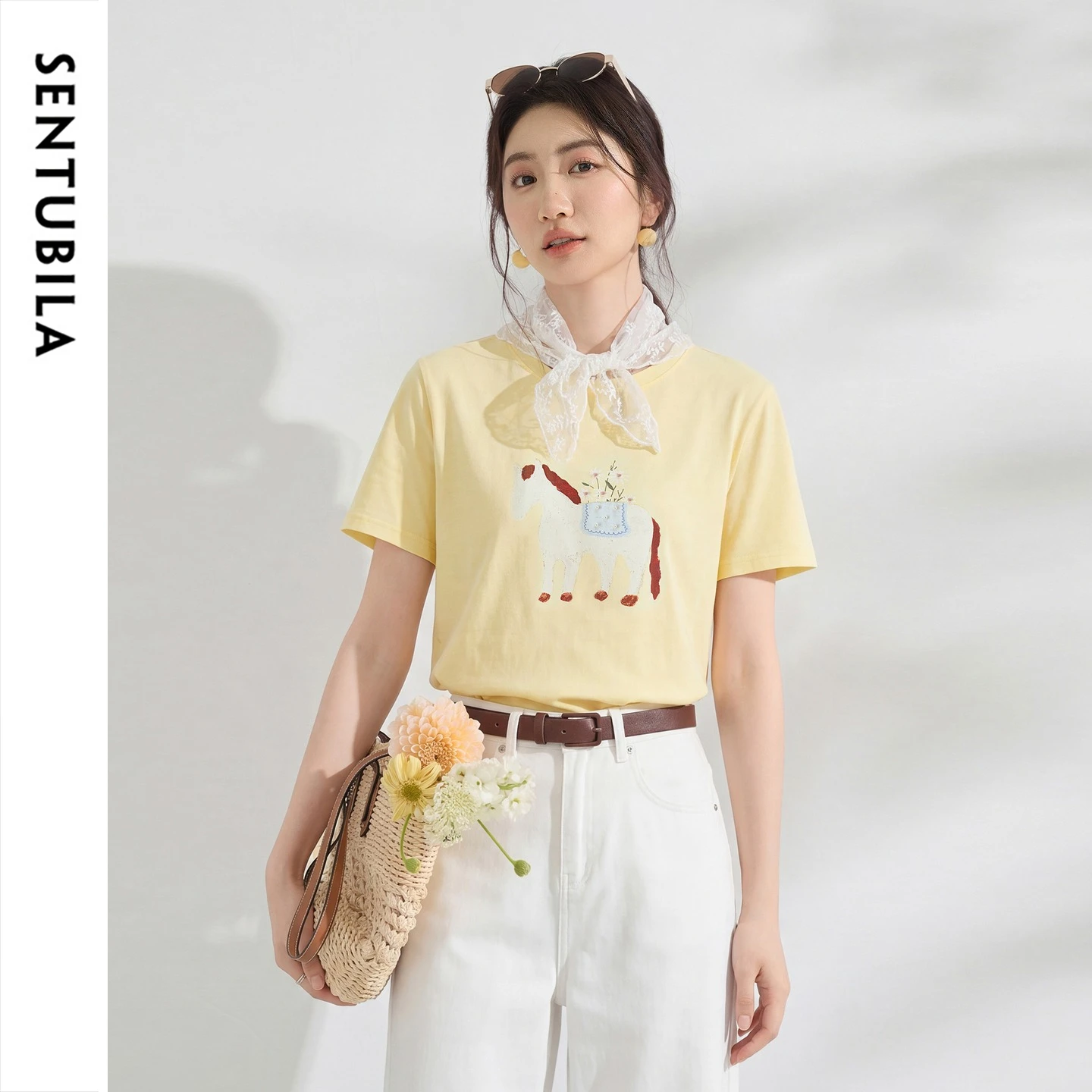 SENTUBILA Women Summer Printed T-shirt 2026 Ladies Yellow Knitted Top Cotton Bead Graphic Tee Shirt with Lace Scarf 162TE6399
SENTUBILA Women Summer Printed T-shirt 2026 Ladies Yellow Knitted Top Cotton Bead Graphic Tee Shirt with Lace Scarf 162TE6399