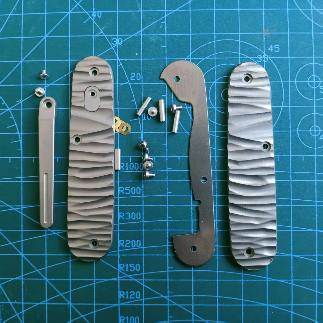 1 Pair Titanium Handle Scales With pocket Clip For 84mm Victorinox Swiss Army Knives
1 Pair Titanium Handle Scales With pocket Clip For 84mm Victorinox Swiss Army Knives