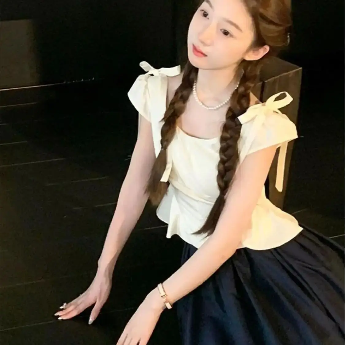 Two-Piece Korean Bow Short Slim Body Suit Elastic Waist Navy Skirt College Style Versatile Niche Design Sense Set
Two-Piece Korean Bow Short Slim Body Suit Elastic Waist Navy Skirt College Style Versatile Niche Design Sense Set