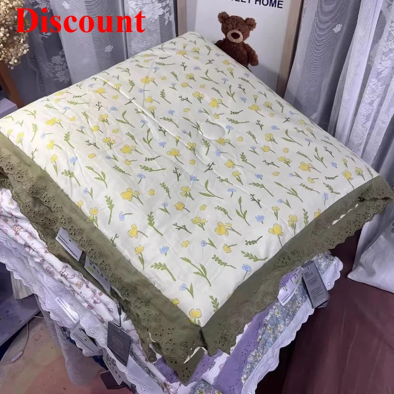 Cotton small floral summer quilt pure cotton summer children's air conditioner quilt student dormitory machine washable
Cotton small floral summer quilt pure cotton summer children's air conditioner quilt student dormitory machine washable