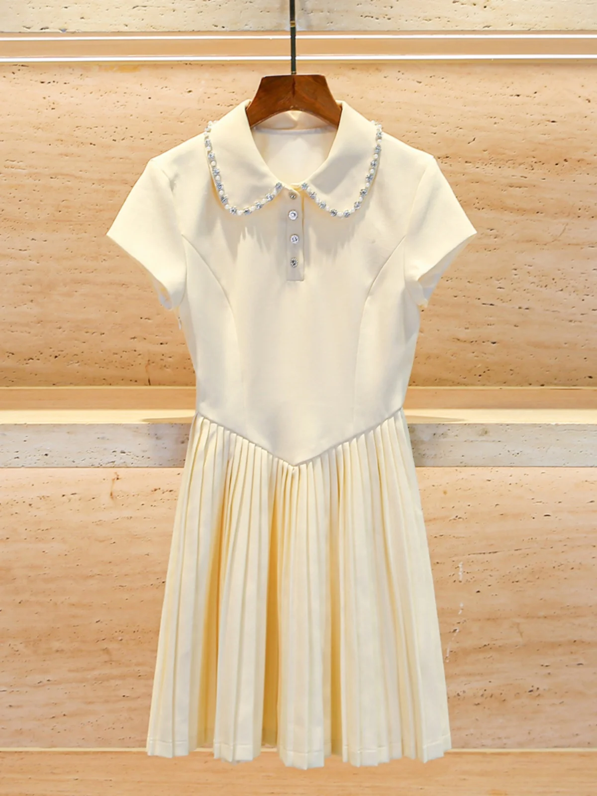 High-End Women's Autumn Dress Diamond Embellished Pleated Skirt High Waist Short Sleeve Casual A-Line Dress South Oil
High-End Women's Autumn Dress Diamond Embellished Pleated Skirt High Waist Short Sleeve Casual A-Line Dress South Oil