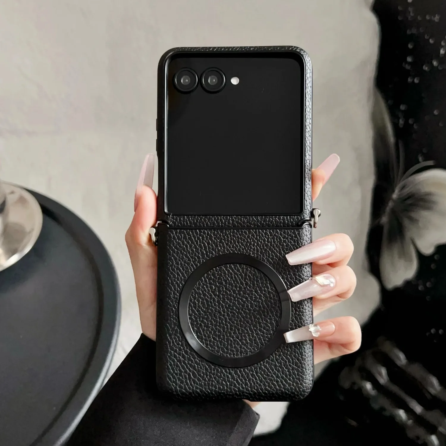 Чехол из искусственной кожи с магнитной беспроводной зарядкой MagSafe и текстурой личи для Motorola Moto Razr 60 50 Ultra Plus 2024, чехол для мобильного телефона
Чехол из искусственной кожи с магнитной беспроводной зарядкой MagSafe и текстурой личи для Motorola Moto Razr 60 50 Ultra Plus 2024, чехол для мобильного телефона