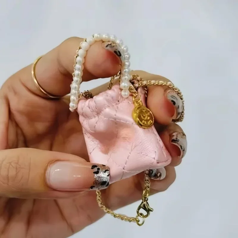 Hot Labubu Small Perfume Diamond Everyday Bag Doll Accessories Cute Peripheral Without Strawberry Stickers Doll Bag Accessories
Hot Labubu Small Perfume Diamond Everyday Bag Doll Accessories Cute Peripheral Without Strawberry Stickers Doll Bag Accessories