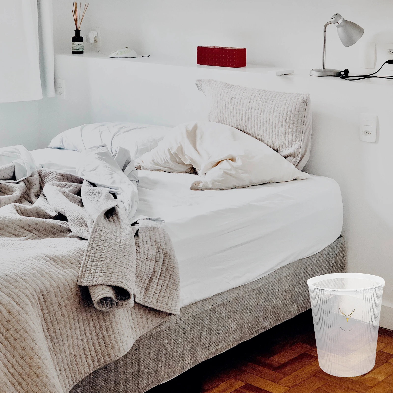 Transparent Trash Can Clear Garbage Bin Kitchen Bathroom Home Office PET Material Large Opening Waste Bucket Household
Transparent Trash Can Clear Garbage Bin Kitchen Bathroom Home Office PET Material Large Opening Waste Bucket Household