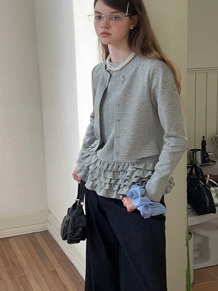 Ele ey Single-Button round Ne T-irt with Lace Trim Versatile Layered Top Unique Design Age-Defng Chic Women's Fas...
Ele ey Single-Button round Ne T-irt with Lace Trim Versatile Layered Top Unique Design Age-Defng Chic Women's Fas...