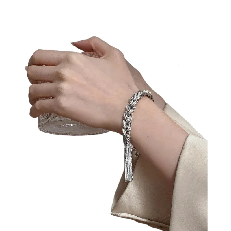Retro intricate dreadlocks braided twist fringed bracelet, high-end design fashion bracelet
Retro intricate dreadlocks braided twist fringed bracelet, high-end design fashion bracelet