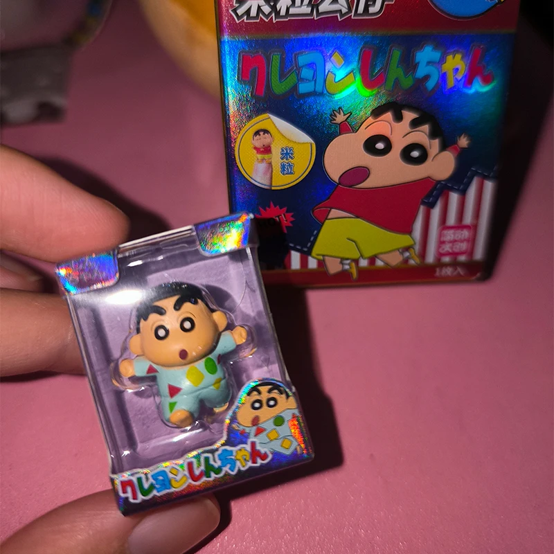 Карандаш Шин Чан, первая круглая мини-слепая коробка, модель рисового зерна, кукла, глухая коробка, цветная коробка, периферийные маленькие украшения, детская игрушка
Карандаш Шин Чан, первая круглая мини-слепая коробка, модель рисового зерна, кукла, глухая коробка, цветная коробка, периферийные маленькие украшения, детская игрушка