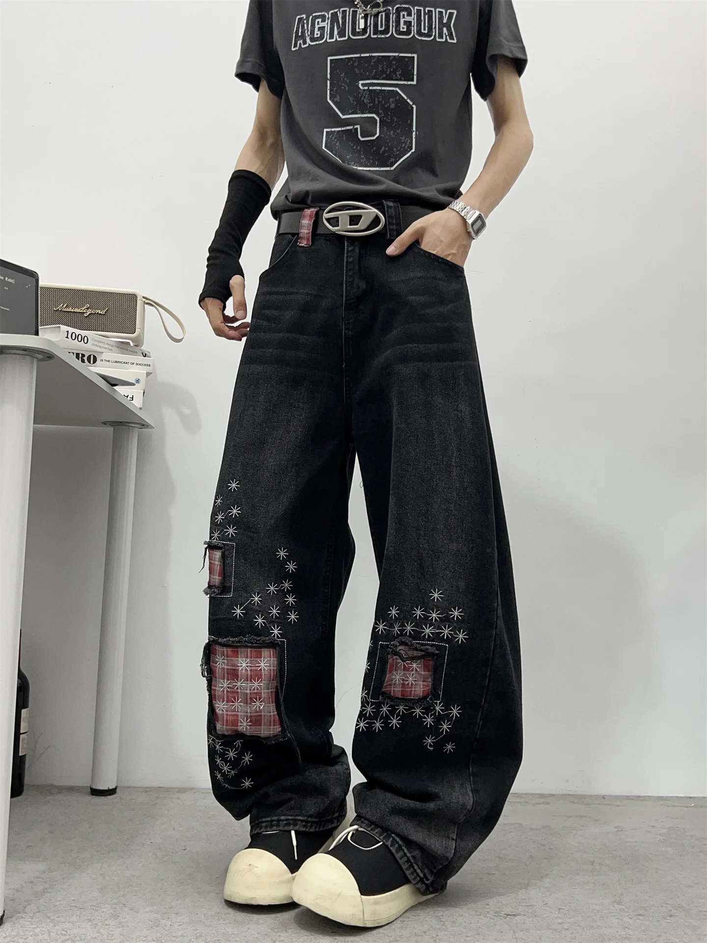 Retro American Plaid Patchwork Men's Jeans Loose Wide Leg Bell Bottoms Straight Leg Torn Design Casual Summer Jeans
Retro American Plaid Patchwork Men's Jeans Loose Wide Leg Bell Bottoms Straight Leg Torn Design Casual Summer Jeans